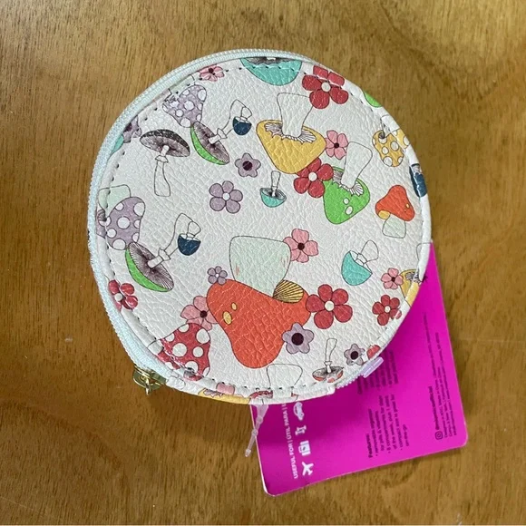 NWT Urban Outfitters x Miamica UO Daily Pill Case - Picture 6 of 8